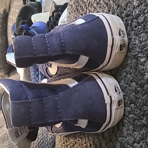 Vans - Picture 3 of 7